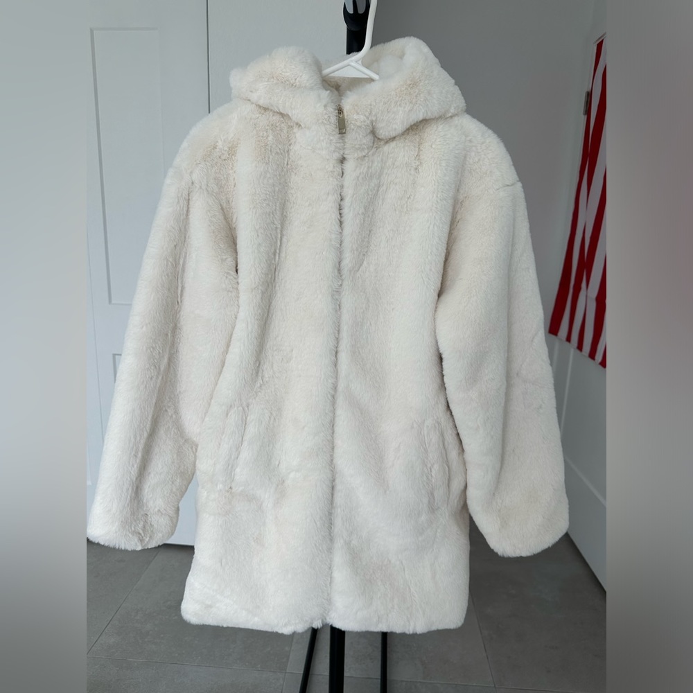 Women's creamy white coat. incredibly soft and warm.PRIMARK 2XS  (L69)